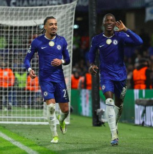 豪门狂欢夜：马赛0-3利物浦 凯恩双响拜仁2-0升至第二 切尔西1-0|哈里·凯恩|帕福斯|罗斯|大卫路易斯|拜仁慕尼黑_新浪体育_新浪新闻