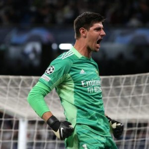 天天盈球在线-脚底蹭指尖托！库尔图瓦极限神扑成就皇马神奇逆转